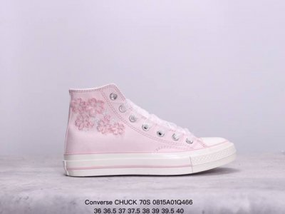 匡威chuck 70S樱花刺绣系列补齐 匡威你这次真的美到犯规了！ 花开春日，更添浪漫 充梦幻氛围的粉白配色 我的少女心泛滥了！！ 精致花朵绽放在鞋面上 鞋面刺
