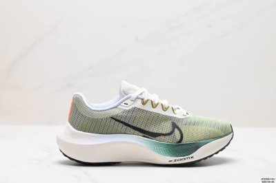 公司级nk Zoom Fly 5超轻休闲缓震碳板跑步鞋 外围搭載轻量级sr02泡棉载体.中底zoomx泡棉. 鞋面采用轻盈网眼设计.鞋垫与原厂一致采用zoomx