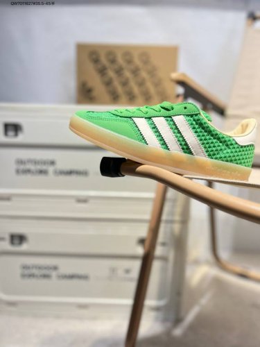 ad Originals Gazelle Indoor 三叶草复古休闲运动板鞋 鞋面采用皮革环保纤维革材质 外置Rb橡胶大底 耐磨不打滑 T字鞋头设计 侧边金色