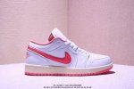 air Jordan 1 Low Pink Salt 低帮 白粉 Aj1 乔丹1代 Aj1 乔1 低邦 白粉 乔丹篮球鞋系列 鞋款采用纯白色皮质面料打造鞋面，搭