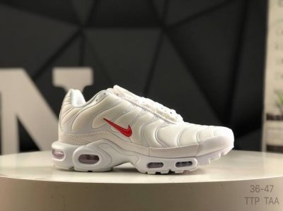 耐克 Nk Air Max Plus 复古气垫运动鞋 这款鞋融合了 Air Max Plus 与 Waffle Trainer 这两款鞋的经典元素，打造出根植于