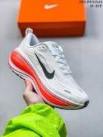 公司级Nike Vomero 18 Plus 耐克 舒适减震防滑 低帮跑步鞋 全掌Reactx泡绵中底 前掌和后跟还配备了Air Zoom气垫单元 据说跑起来更