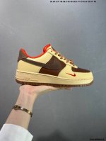 公司级耐克Nike Air Force 1‘07 空军一号低帮百搭休闲运动板鞋。柔软、弹性十足的缓震性能和出色的中底设计，横跨复古与现代的外型结合，造就出风靡全