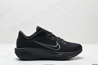 公司级Nike Quest 6极速6代网面透气 时尚休闲跑步鞋 简约高科技设计采用多层材料，为双足带来凉爽感受和稳固体验时尚鞋面搭配中足包覆设计，提供稳固贴合感
