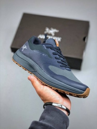 Arcteryx Sylan 始祖鸟户外防水透气低帮徒步登山鞋 Arcteryx中文名始祖鸟 加拿大户外服饰品牌 1989年创立于加拿大温哥华 始祖鸟来自加拿大