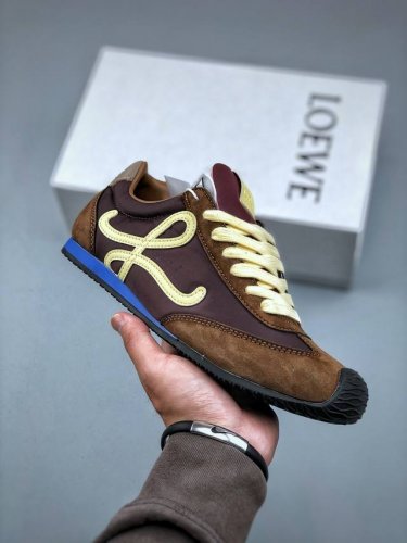 配件+10 罗意威Loewe Ballet Runner Sneakers 芭蕾舞 系列阿甘复古风德训薄底百搭休闲运动鞋 采用反绒牛皮革拼接头层皮饰片鞋面材质鞋