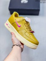 耐克nike Air Force 1 Low 空军一号低帮百搭休闲运动板鞋。柔软、弹性十足的缓震性能和出色的中底设计，横跨复古与现代的外型结合，造就出风靡全球三