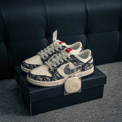 核心私 Nike Dunk 全套原楦原模倾力打造完美版型 独家原厂航空铝磨具打磨大底 鞋头坡度极致还原 无解鞋型 原盒原配 圈内天花板工艺 原厂冲刀 超高清洁度