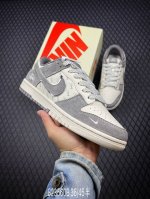 Nk Sb Dunk Low 斯图西联名-灰猪八拼接 周年高端定制 低帮休闲板鞋 #定制鞋盒 大厂纯原品质出货 超高清洁度 皮料切割干净无任何毛边 细节完美 货