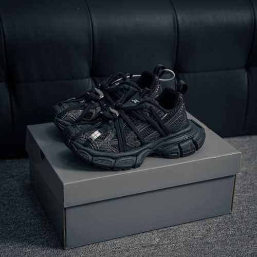 核心私 Balenciaga phantom Sneaker 巴黎世家 巴黎世家3Xl全新十代系列潮流跑鞋 增加全新设计 在延续 Track Trainer 户
