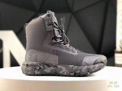 220 安德玛 Ua X Project Rock Delta 无缝构造，透气的网眼布面料，轻质而结实,反光细节设计有助提升弱光环境下的可视度,注塑后跟承托杯，