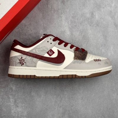 本地350 核心私 耐克 Nike Dunk Sb Low 环岁之礼 米白红 考拉派对 巳巳如意国潮中式潮流舒适防滑耐磨低帮板鞋 该定制鞋选用原鞋为Nike D