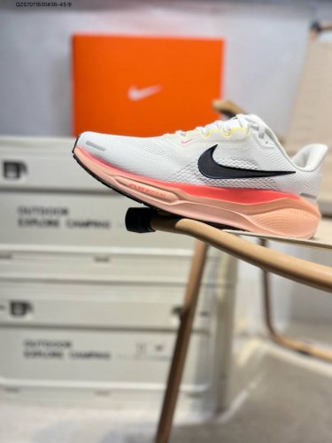 Nk Air Zoom pegasus 41 登月跑鞋 登月41代超轻网面跑步鞋 脚跟区域营造出色舒适度，而在鞋底部分，搭载全掌型Zoom Air配置耐克网面透