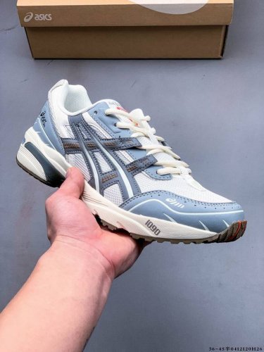 Asics 亚瑟士 Tiger Gel-1090 户外越野休闲运动跑步鞋。透气网眼鞋面配合部分合。最初受到摩托车光滑线条的启发，这款鞋旨在强调速度的概念 041