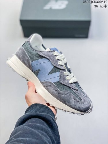 真标 Nb 新百伦 New Balance 327系列复古休闲运动慢跑鞋时尚男女运动鞋 以更纯粹的复古风格设计打造的全新造型 侧身还以解构设计，将 N 字标志以