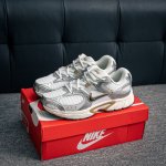 核心私 nike V5 Rnr 千禧年经典复古跑鞋 #搭载泡绵中底厚实而轻盈匠心细节巧搭立体耐克勾标志焕新演绎复古 货号 Hj5228 102 尺码 39 40