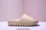 west X Adidas Yeezy Slide Glow Green 椰子户外风格沙滩涉水百搭运动穿搭拖鞋拖鞋 Yeezy Slide 采用 Eva 泡棉以