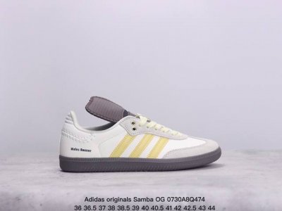 adidas Originals Samba Og 阿迪达斯 低帮 白粉 桑巴防滑耐磨轻便低帮板鞋男女同款 鞋面由灰色翻毛皮与白色皮革组成，通体白粉配色，鞋头采