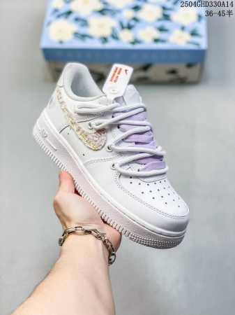 公司级带半码耐克Nike Air Force 1’07 Low空军一号低帮百搭休闲运动板鞋。柔软、弹性十足的缓震性能和出色的中底设计，横跨复古与现代的外型结合， - 点击图像关闭