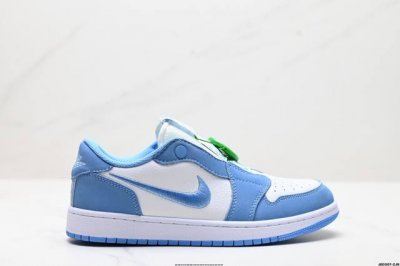 公司级Air Jordan 1 Low Slip Shadow 全新配色 刺绣勾 解构风 乔丹篮球鞋系列 这款特别版采用无鞋带设计 容易穿脱 更有独特刺绣Swo