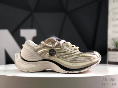 阿迪达斯 Adidas Xlg Mtw系列 舒适防滑透气 低帮 休闲跑步鞋男女同款与众不同的结构美学 在这种纯色氛围里 也可以有更纯粹的展现 货号 Jr6393