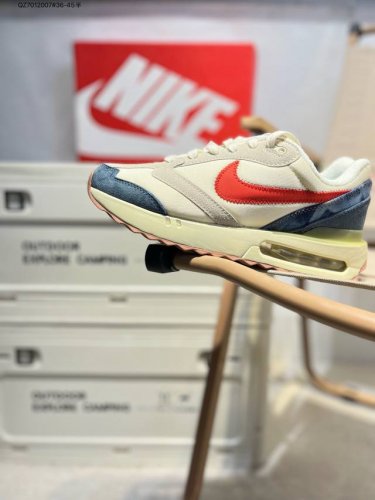 原150降价 Nike Air Max Dawn 黎明系列 低帮气垫百搭休闲运动慢跑鞋 新鞋款带来新的外底和鞋帮额外尺寸为鞋子的耐久设计线条增添了新能量。从配色