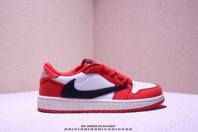 乔丹一代 Air Jordan 1 乔1 低帮Aj1倒勾系列 运动鞋复古休闲篮球鞋 提高了与足部的贴合度，给人不一样的穿着体验。鞋底的平稳支撑，让你在运动中随意