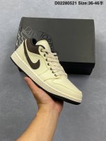 air Jordan 1 Low 低帮 米黄棕 Aj1 乔丹1代 Aj1 乔1 低邦 米白棕 乔丹篮球鞋系列 鞋款整体采用米黄色帆布面料打造鞋面 搭配米黄色框架
