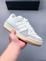 公司级头层！阿迪达斯 Adidas Originals Forum 84 Low Adv 低帮百搭潮流休闲运动板鞋。以复古篮球鞋的外形为基础，采用皮革拼接，简约