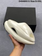 xvessel 鲸碳号 碳纤科技 防滑耐磨一字拖鞋 男女同款 微翘式鞋头设计，响应灵活。采用经典鞋型，融入全新细节点缀，整体简约且富有质感。鞋底耐磨材质搭配丰富