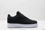 真标耐克Nike Air Force 7空军一号低帮百搭休闲运动板鞋。柔软、弹性十足的缓震性能和出色的中底设计，横跨复古与现代的外型结合，造就出风靡全球三十多年