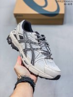 Nike Air Max 男女子运动鞋 集众多优点于一身。足底搭载革新型 Air 缓震配置。泡绵中底带来柔软轻盈脚感，塑就理想的舒适体验。该鞋款采用时尚风格，结
