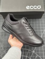 Ecco 爱步 经典和现代工艺品质融合 精选小牛皮面料 百搭休闲老爹鞋 舒适性相当不错 版型楦型非常到位上脚 专柜热销款 独有鞋型设计 特有logo车边 特别有