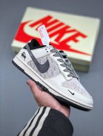280支持放店 Nike Sb Dunk Low X Stussy 白黑小钩满天星性价比天花板 极力推荐原装头层材料 独家版型蒸餾加工帶來的是更好的视觉和脚感体