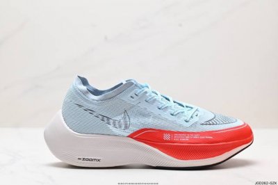 公司级真碳板 Zoomx Vaporfly Next%马拉松二代 使用全新 Vaporweave 科技打造鞋面，中底搭载 Zoomx 缓震科技 中底内里搭配全掌