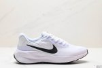 公司级nike Revolution 7透气 低帮 跑步鞋兼顾迅疾外观和稳固脚感，后跟覆面和中足动态支撑巧妙融合，缔造稳定顺畅的迈步体验 货号：Fb2207-0