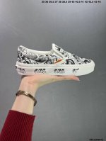 Vans Tdc Sk8-Mid Reissue Mg 2024 春夏季 限定款 最纯正的vans街头风格配上标志性 日式设计审美 系列通过不同的材质拼接呈现独