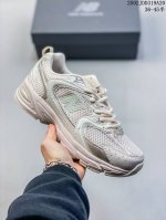 公司级新百伦 Nb530 New Balance 530 复跑古鞋Nb530这鞋双确实是Nb家经复典古款式之一，以全科新技诠释，成打功造530鞋款。鞋面保在持5