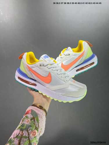 Nike Air Max Dawn 黎明系列 低帮气垫百搭休闲运动慢跑鞋 新鞋款带来新的外底和鞋帮额外尺寸为鞋子的耐久设计线条增添了新能量。从配色上彰显出浓厚的