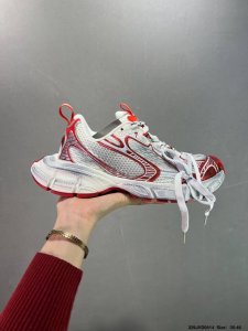 公司级Balenciaga 巴黎世家 采用环保再生超纤革与网眼织物鞋面材质 原鞋一致重度做旧效果 ，全原装Eva环保去臭环型鞋垫，全新开发5层私模,搭载轻量发泡