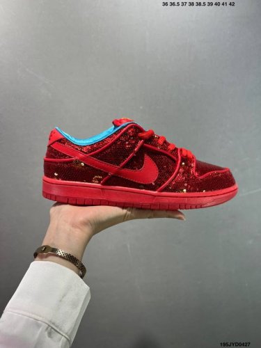 公司级耐克Nike Dunk Low 扣篮系列 复古低帮休闲运动滑板板鞋 采用脚感柔软舒适Zoomair气垫 有效吸收滑板等极限运动在落地时带来的冲击力 为街头