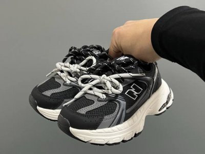 牛B530双系带魔术贴儿童老爹鞋 Size：26-37码 经典Nb530老爹款 双鞋带设计，精致又时尚 魔术贴设计，穿脱方便 耐磨防滑大底，脚感超赞