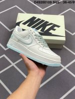 140 真标耐克Nike Air Force 1‘07空军一号低帮百搭休闲运动板鞋。柔软、弹性十足的缓震性能和出色的中底设计，横跨复古与现代的外型结合，造就出风