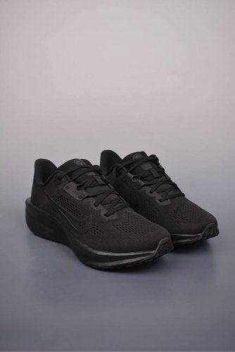 230 Nike Quest 6极速6代 网面透气 时尚休闲跑步鞋 简约高科技设计采用多层材料，为双足带来凉爽感受和稳固体验时尚鞋面搭配中足包覆设计，提供稳固