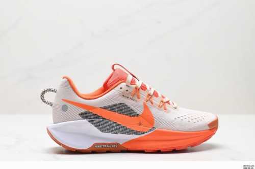 公司级nike Reactx Pegasus Trail 5 Next Nature 越野跑步鞋 登月兼顾迅疾外观和稳固脚感 后跟覆面和中足动态支撑巧妙融合 缔