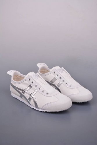 asics鬼冢虎 Mexico 66 做工精赞 实拍首发 除成型在pt外 其余全部客供材料 淘宝B级代购店铺内供 四联官方吊牌 乳胶组合鞋垫 羊皮纸质中底 不用