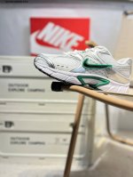 nike V5 Rnr 舒适百搭防滑耐磨 低帮跑步鞋 舒适有型适合日常穿着该鞋款延续千禧年经典设计搭载泡绵中底厚实而轻盈匠心细节巧搭立体耐克勾标志焕新演绎复古跑