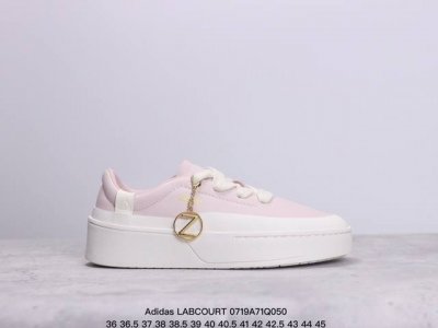公司级阿迪达斯 Adidas Labcourt 私人订单 实拍首发 鞋面使用了绒毛麂皮 鞋面和鞋底连接处使用了包边处理 看起来更加精致有型 内里也使用了光滑的优