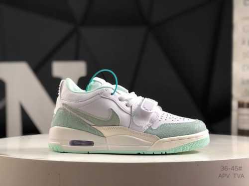 耐克 Air Jordan Legacy 312 乔丹篮球鞋系列 号称 “最强三合一” 的Jordan Legacy 312，自然有着杂交结合的设计，它的名字就