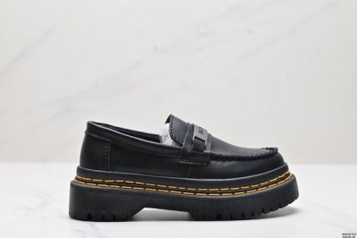 公司级dr.Martens 马汀博士 布洛克 一脚蹬 马丁博士全机车走线 原材生产进口橡胶大底 耐穿耐磨 专柜包装 手贴袋 一应俱全 爱酷的可以入手啦 秋冬春三